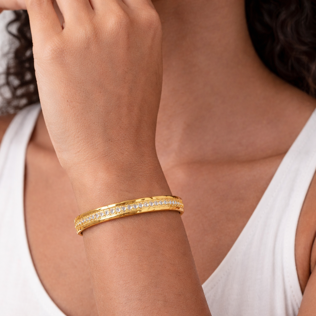 Bracelete Infinite Cravejado Banhado a Ouro 18K